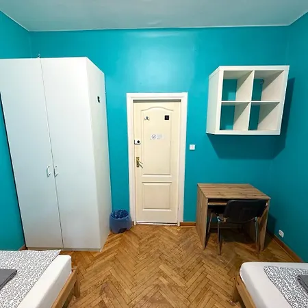 Student House Kazimierzowska Хостел Варшава