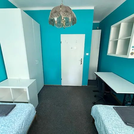 Student House Kazimierzowska Хостел Варшава