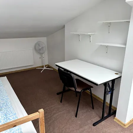 Student House Kazimierzowska Хостел Варшава