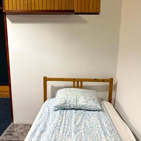 Student House Kazimierzowska אכסניה ורשה